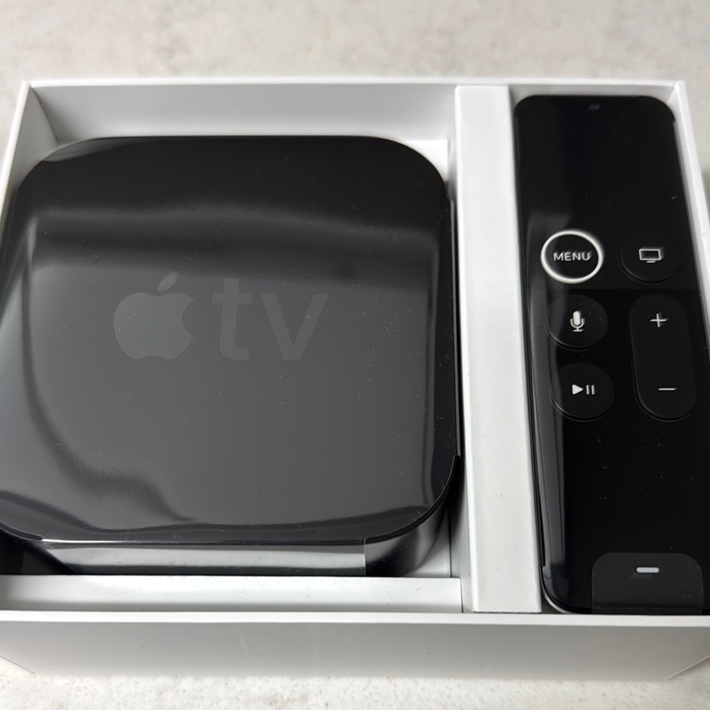 Apple TV HD Media Player - Picture 3 of 3